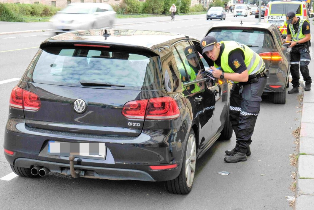 Mandag holdt oslopolitiet stor trafikkontroll ved fire osloskoler i forbindelse med skolestarten. Her fra kontrollen ved Ila skole i Waldemar Thranes gate. Foto: Christian Boger Mandag holdt oslopolitiet stor trafikkontroll ved fire osloskoler i forbindelse med skolestarten. Her fra kontrollen ved Ila skole i Waldemar Thranes gate. Foto: Christian Boger
