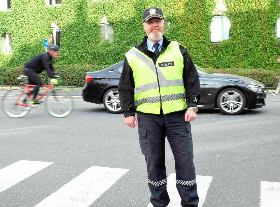 Politioverbetjent Finn Erik Grønli er svært bekymret over utviklingen når det gjelder antallet sjåfører som tas for bruk av mobiltelefon i oslotrafikken. Foto: Christian Boger