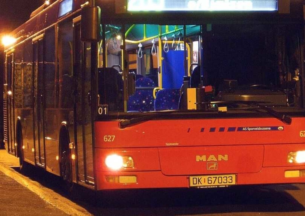 Den 34 år gamle mannen benektet alt i tingretten. Men ble avslørt av overvåkningsbilder fra bussen og en medpassasjers mobilvideo. Illustrasjonsfoto: Sporveisbussene AS Den 34 år gamle mannen benektet alt i tingretten. Men ble avslørt av overvåkningsbilder fra bussen og en medpassasjers mobilvideo. Illustrasjonsfoto: Sporveisbussene AS