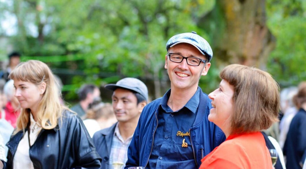 Fredrik Raddum og Linda S Olsen i Norsk Billedhoggerforening smiler fornøyd ved åpningen av Villa Furulund på Carl Berner. Foto: Olga Andresen Fredrik Raddum og Linda S Olsen i Norsk Billedhoggerforening smiler fornøyd ved åpningen av Villa Furulund på Carl Berner. Foto: Olga Andresen