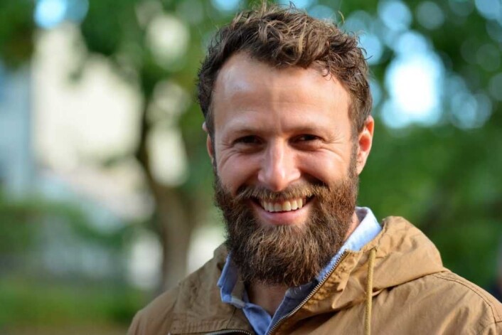 Tømrer Tobias Steindal fra Sør restaurering fikk sammen med øvrige håndverkere fortjent skryt av Billedhoggerforeningen for arbeidet som har blitt gjort på Villa Furulund. Foto: Olga Andresen Tømrer Tobias Steindal fra Sør restaurering fikk sammen med øvrige håndverkere fortjent skryt av Billedhoggerforeningen for arbeidet som har blitt gjort på Villa Furulund. Foto: Olga Andresen
