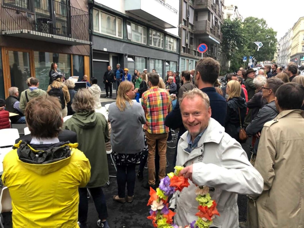 Sopran Ingvild Farestveit Hov synger ut for byrådslederen og nabene i Huitfeldts gate. Sopran Ingvild Farestveit Hov synger ut for byrådslederen og nabene i Huitfeldts gate.