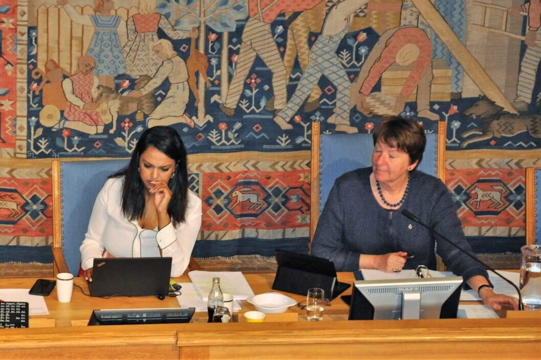 Arbeiderpartiets vara-ordfører Khamshajiny Gunaratnam øker lønna til nær 940.000 kroner i året. Mens SVs ordfører Marianne Borgen stemte for å gi seg selv 100.000 kroner mer i lønn og ender på 1.365.016 kroner årlig. Foto: Arnsten Linstad Arbeiderpartiets vara-ordfører Khamshajiny Gunaratnam øker lønna til nær 940.000 kroner i året. Mens SVs ordfører Marianne Borgen stemte for å gi seg selv 100.000 kroner mer i lønn og ender på 1.365.016 kroner årlig. Foto: Arnsten Linstad