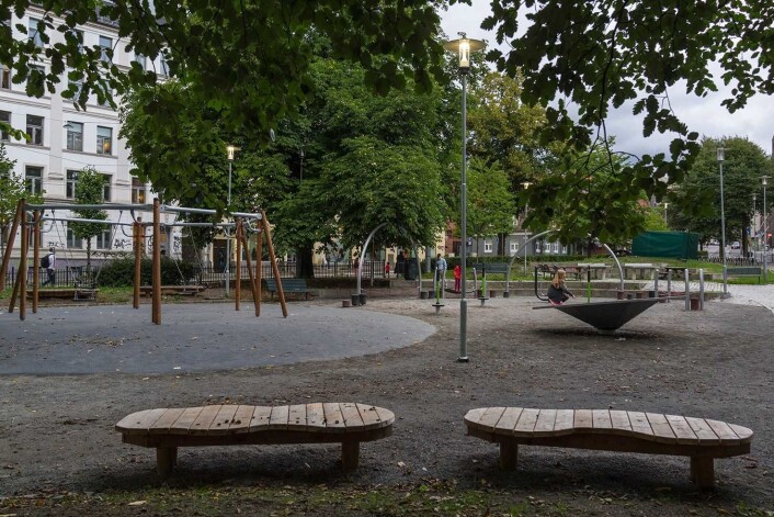 Dopsalg og kriminalitet skjemmet Mosse Jørgensens plass. Nå er det barnevennlig og hyggelig ved Lakkegata skole. Foto: Stian Schjelderup Dopsalg og kriminalitet skjemmet Mosse Jørgensens plass. Nå er det barnevennlig og hyggelig ved Lakkegata skole. Foto: Stian Schjelderup