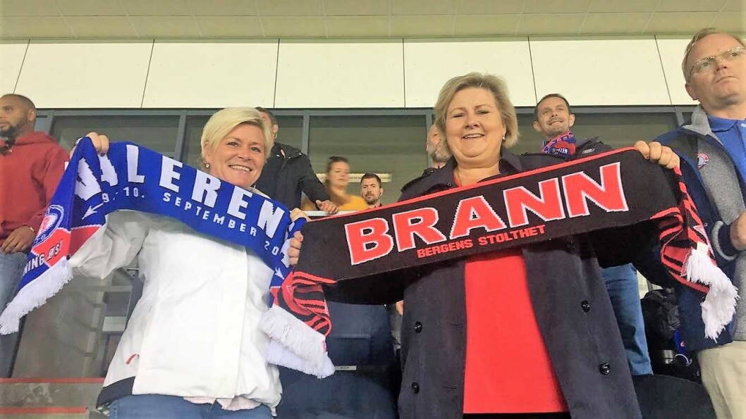 Siv Jensen og Erna Solberg heier på hvert sitt storbylag. Foto: Katarina Louise Nordam Siv Jensen og Erna Solberg heier på hvert sitt storbylag. Foto: Katarina Louise Nordam