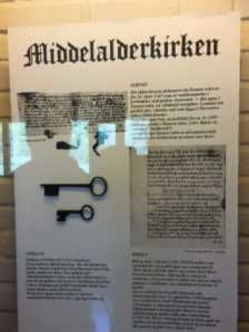 Ved Furust kirke er det funnet to nøkler fra middelalderen etter arkeologiske utgravinger utført av Riksantikvaren. På bakgrunn av dette antas det at en middelalderkirke har ligget i området. Foto: Kjersti Opstad Ved Furust kirke er det funnet to nøkler fra middelalderen etter arkeologiske utgravinger utført av Riksantikvaren. På bakgrunn av dette antas det at en middelalderkirke har ligget i området. Foto: Kjersti Opstad