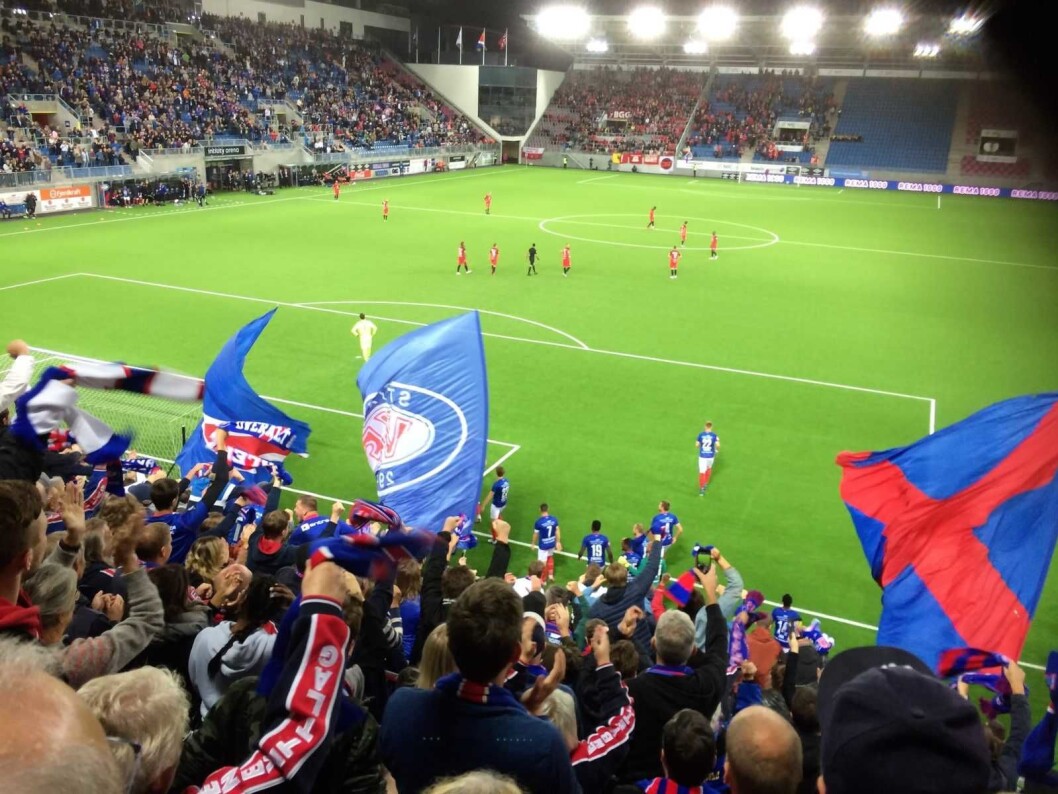 Jubel blant VIF-fansen når Vålerenga får 2-0 mot Brann. Foto: Johannes Hellstrand Frøshaug Jubel blant VIF-fansen når Vålerenga får 2-0 mot Brann. Foto: Johannes Hellstrand Frøshaug