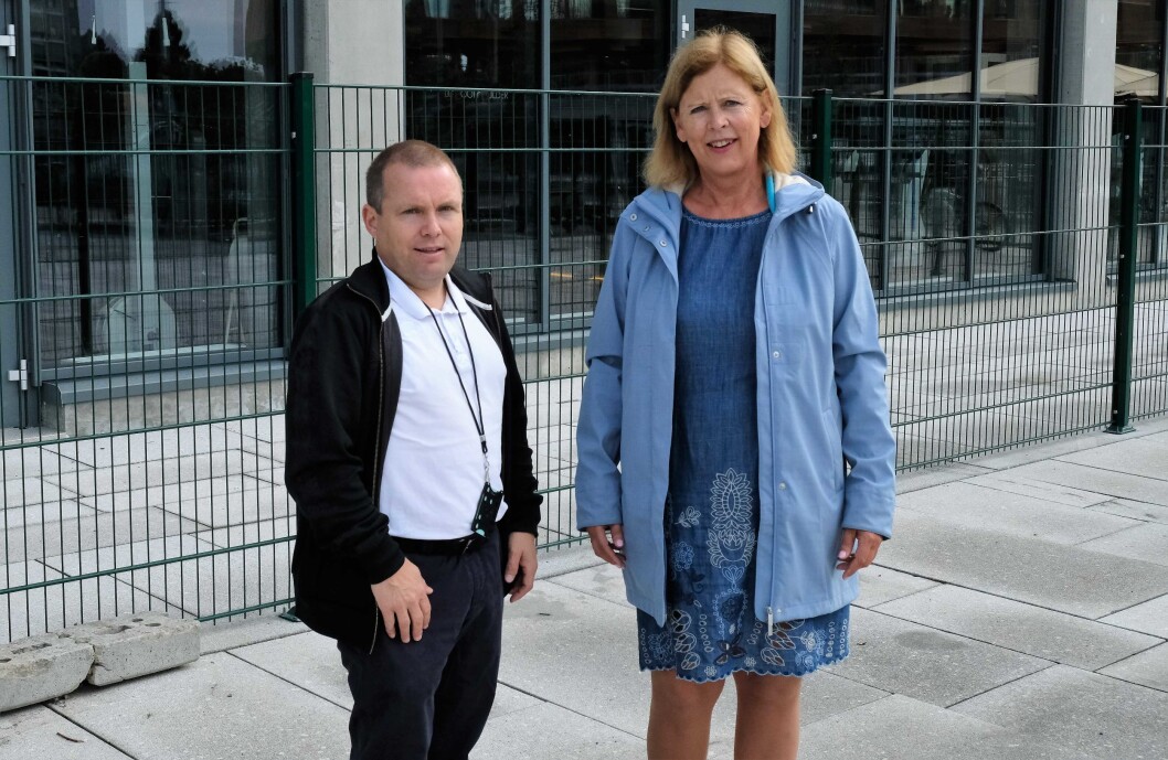 Daglig leder i Vålerenga Kultur- og Idrettspark, Stig Ove Sandnes og nestleder i byutviklingskomiteen, Camilla Wilhelmsen (Frp) mener endringene gjort rundt barnehagen i Vålerenga stadion er lovlige. Foto: Christian Boger Daglig leder i Vålerenga Kultur- og Idrettspark, Stig Ove Sandnes og nestleder i byutviklingskomiteen, Camilla Wilhelmsen (Frp) mener endringene gjort rundt barnehagen i Vålerenga stadion er lovlige. Foto: Christian Boger