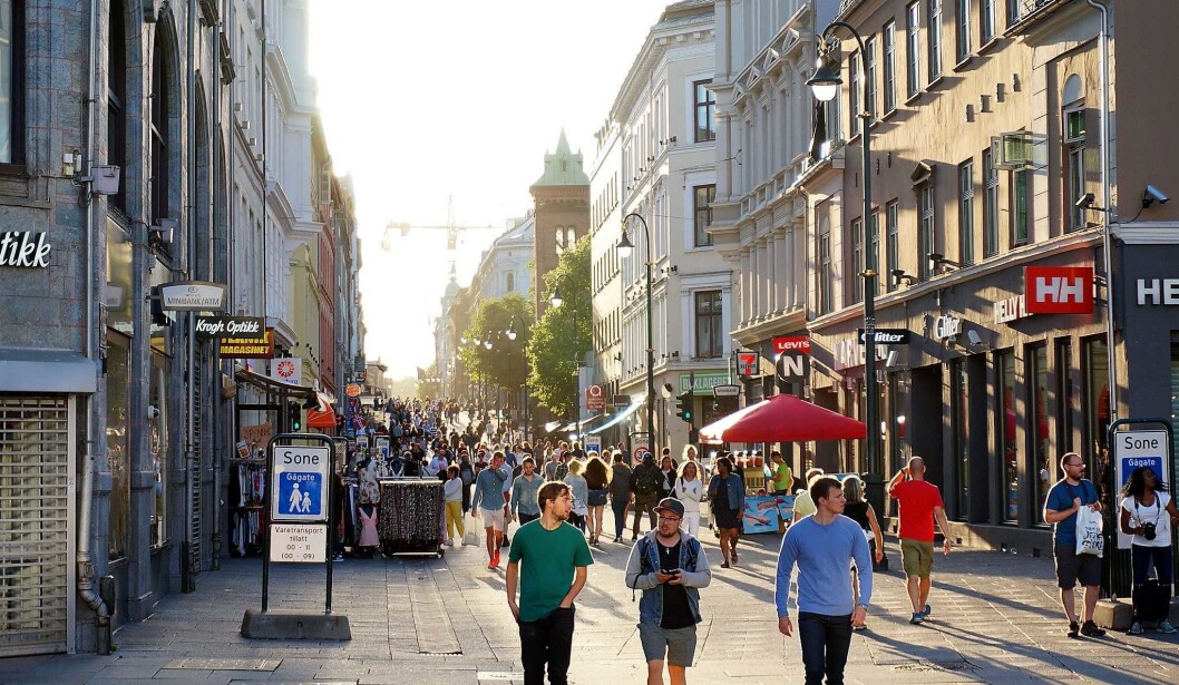 Omsetningssvikten har vært merkbar for mange av butikkene langs Karl Johan etter innføringen av Bilfritt Byliv. Foto. Steve Boland / flickr.com Omsetningssvikten har vært merkbar for mange av butikkene langs Karl Johan etter innføringen av Bilfritt Byliv. Foto. Steve Boland / flickr.com