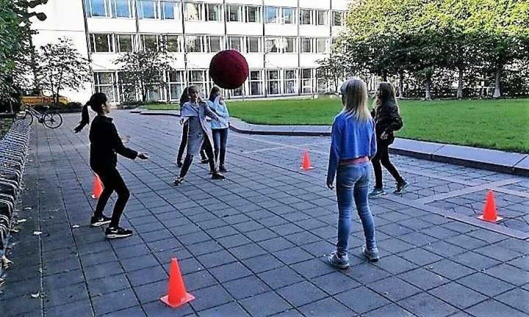 Elever som leker på Fonteneplassen. Foto: Majorstuen skole Elever som leker på Fonteneplassen. Foto: Majorstuen skole
