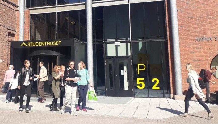 Flere og flere skal studere ved hovedstadens høyskoler og universiteter. Samtidig mangler flere tusen av dem en bolig under studietiden. Flere og flere skal studere ved hovedstadens høyskoler og universiteter. Samtidig mangler flere tusen av dem en bolig under studietiden.