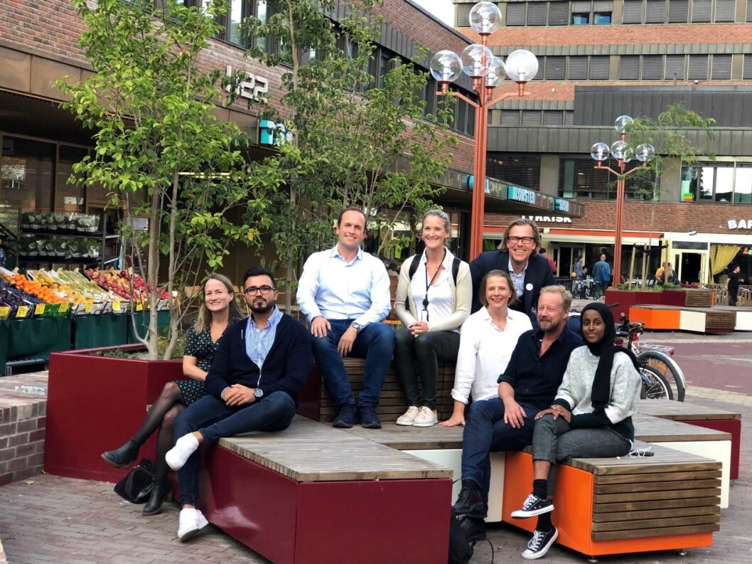 Tøyen torgforening, Fra venstre: Kjersti Grut, Omid Kamizi, Morten Rye Pedersen, Tine Rustberggard Bjørn, primus motor Øystein Aurlien, Vigdis Tvedt, Reinert Mithassel og Ruwayda Mohamud. Janic Heen hadde ikke anledning til å være med på bildet. Foto: Shenel Shonol Tøyen torgforening, Fra venstre: Kjersti Grut, Omid Kamizi, Morten Rye Pedersen, Tine Rustberggard Bjørn, primus motor Øystein Aurlien, Vigdis Tvedt, Reinert Mithassel og Ruwayda Mohamud. Janic Heen hadde ikke anledning til å være med på bildet. Foto: Shenel Shonol