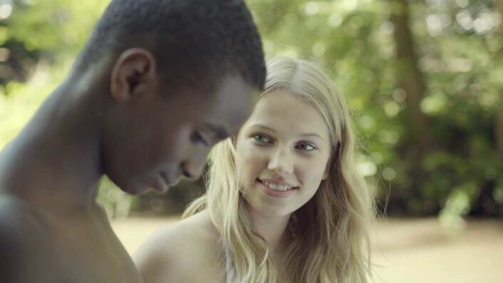 Thea i Natt til 17. Foto: Maipo Film Thea i Natt til 17. Foto: Maipo Film