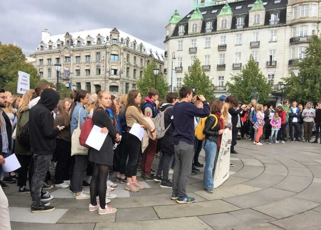 Hundrevis av elever streiket fra skolene sine og aksjonerte for miljøet. Foto: Edvin August Velle Hundrevis av elever streiket fra skolene sine og aksjonerte for miljøet. Foto: Edvin August Velle