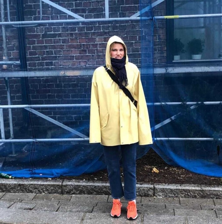 Thea på Grünerløkka helt i begynnelsen av mai, i været som vi kjenner bedre enn årets sommervær. Foto: Thea Sofie Loch Næss Thea på Grünerløkka helt i begynnelsen av mai, i været som vi kjenner bedre enn årets sommervær. Foto: Thea Sofie Loch Næss