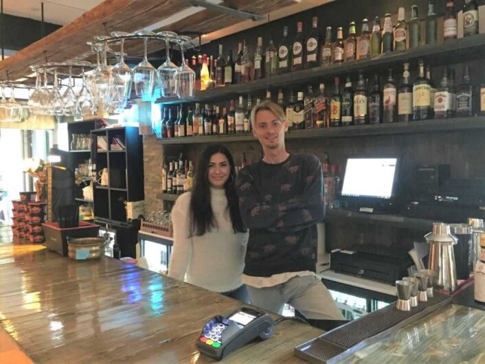 På Ensjø Musikkscene jobber Funda Zeybek og Andreas Ulstein Granum (26), som vi snakker med. Foto: Tor A. Svendsen På Ensjø Musikkscene jobber Funda Zeybek og Andreas Ulstein Granum (26), som vi snakker med. Foto: Tor A. Svendsen
