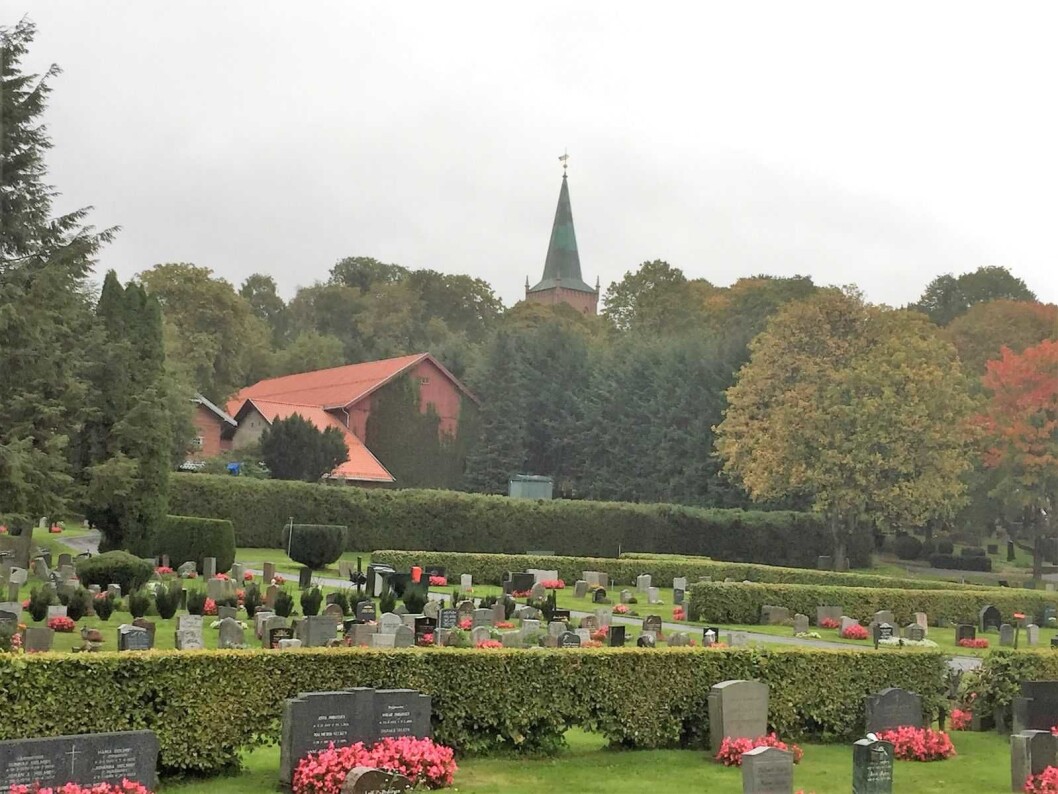 Østre Aker kirke ligger vakkert til på en høyde. Men skjemmes av bilstøy fra omkringliggende motorveier. Foto: Kjersti Opstad Østre Aker kirke ligger vakkert til på en høyde. Men skjemmes av bilstøy fra omkringliggende motorveier. Foto: Kjersti Opstad