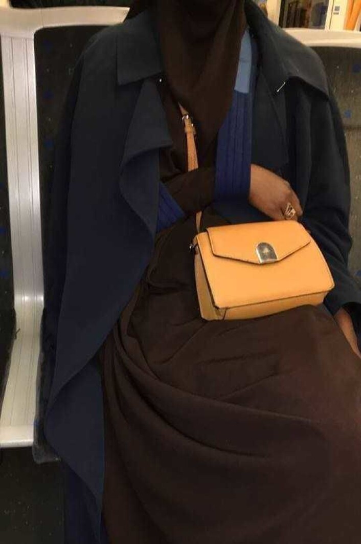 Etter angrepet må Faisa Warsame gå med armen i fatle. Foto: Privat Etter angrepet må Faisa Warsame gå med armen i fatle. Foto: Privat