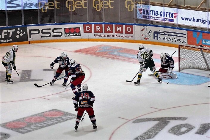 M/S var nær ved scoring midtveis i siste periode. Men Vålerenga ble ett nummer for store i sesongens første lokaloppgjør. Foto: Andrè Kjernsli M/S var nær ved scoring midtveis i siste periode. Men Vålerenga ble ett nummer for store i sesongens første lokaloppgjør. Foto: Andrè Kjernsli