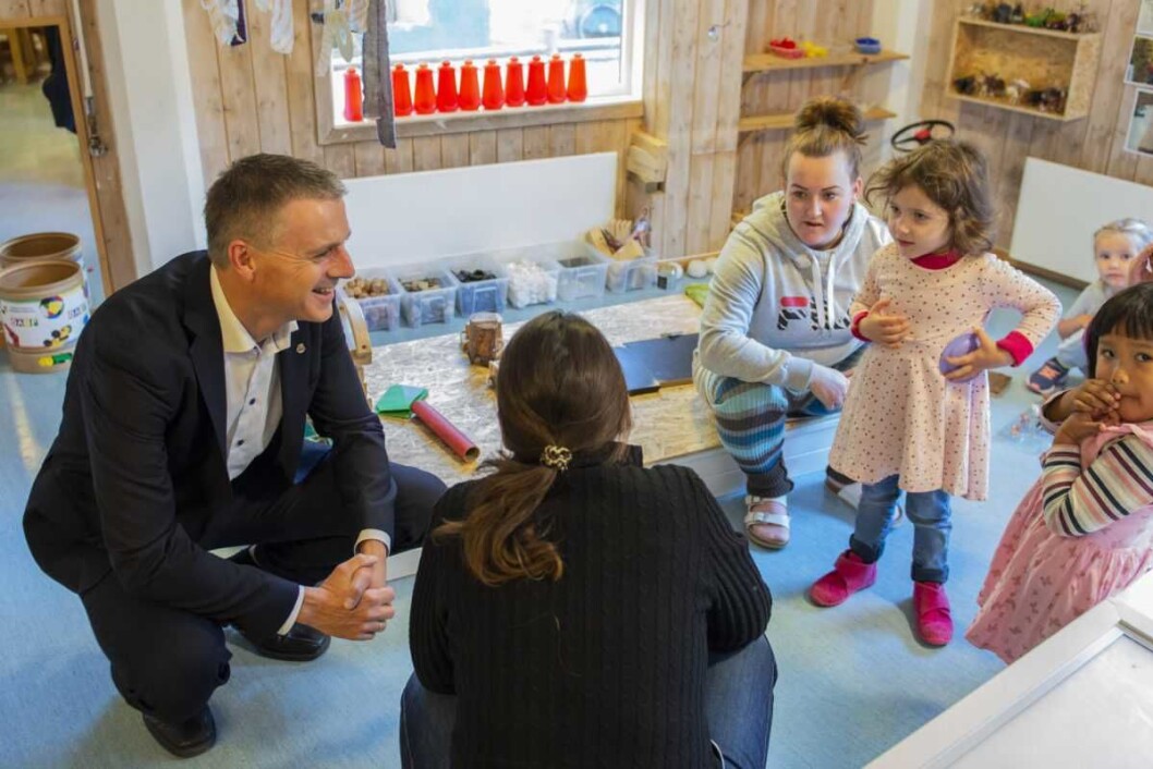 Næringsbyråd Kjetil Lund møter barna i Hamna barnehage. Foto: Morten Lauveng Jørgensen Næringsbyråd Kjetil Lund møter barna i Hamna barnehage. Foto: Morten Lauveng Jørgensen
