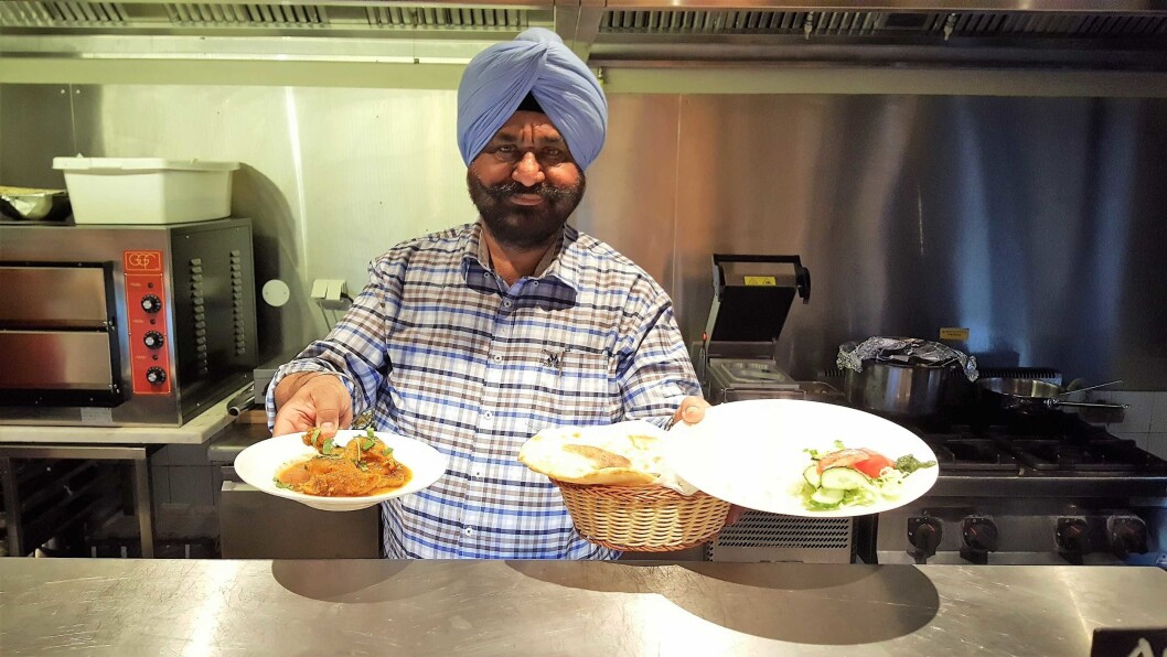 Bli med til nye Punjab Tandoori i Hausmanns gate, hvor du kan få servert mat av blant annet sjef og familieoverhode Harinder Singh. Foto: Tarjei Kidd Olsen Bli med til nye Punjab Tandoori i Hausmanns gate, hvor du kan få servert mat av blant annet sjef og familieoverhode Harinder Singh. Foto: Tarjei Kidd Olsen