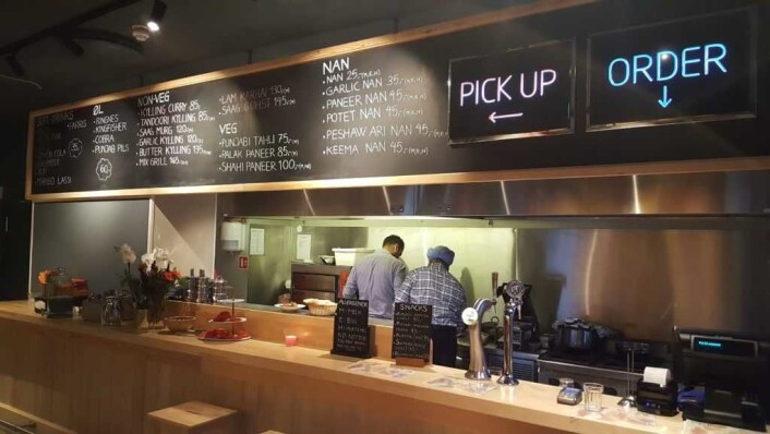 ORDER, PICK UP: Prisene er like lave på nye, hippere Punjab Tandoori. Og som ved originalen henter du maten selv ved disken. No frills, men alle tiders for gane og lommebok og kjapt som bare det. Foto: Tarjei Kidd Olsen ORDER, PICK UP: Prisene er like lave på nye, hippere Punjab Tandoori. Og som ved originalen henter du maten selv ved disken. No frills, men alle tiders for gane og lommebok og kjapt som bare det. Foto: Tarjei Kidd Olsen