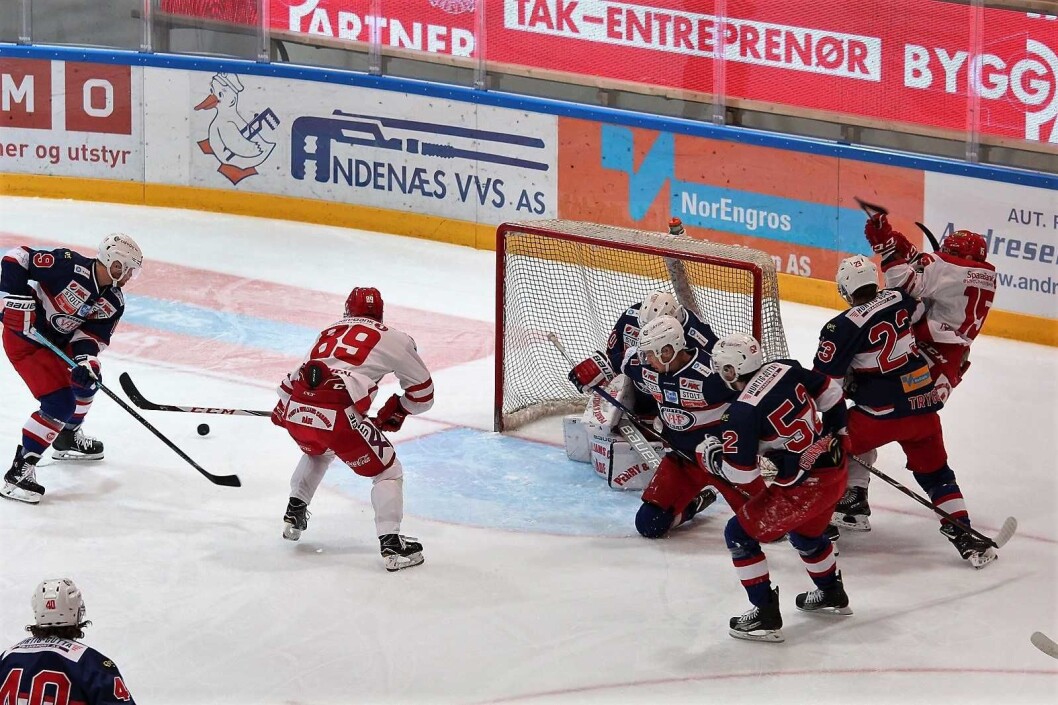 Vålerenga smadret vinnerrekka til Stjernen med 8-1 på hjemmebane. Foto: André Kjernsli Vålerenga smadret vinnerrekka til Stjernen med 8-1 på hjemmebane. Foto: André Kjernsli