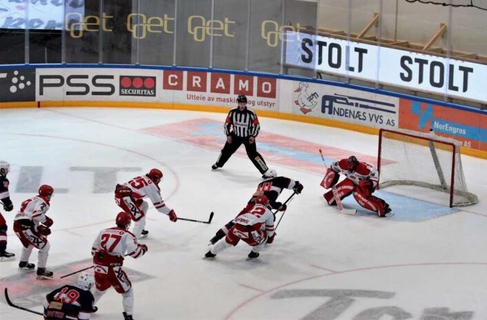 Spets alene med Stjernens keeper uten score. Foto: André Kjernsli Spets alene med Stjernens keeper uten score. Foto: André Kjernsli