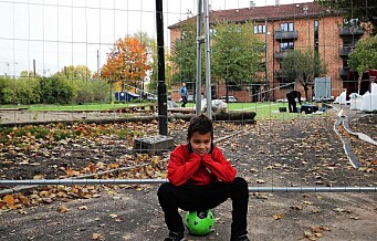 Fredrik (6) har en nomadisk treningstilværelse. Klubben Forward mangler bane og mister spillere på grunn av treningsforholdene