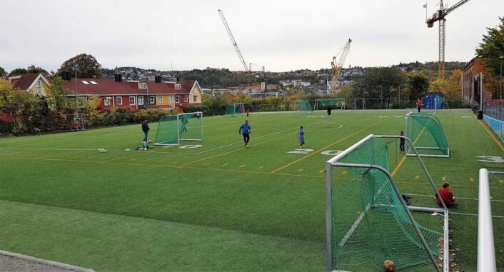 Kunstgressbanen ved Kampen skole er banen Forward ønsker å benytte seg av. I dag er den forbeholdt Vålerenga Trolls. Foto: Christian Boger Kunstgressbanen ved Kampen skole er banen Forward ønsker å benytte seg av. I dag er den forbeholdt Vålerenga Trolls. Foto: Christian Boger