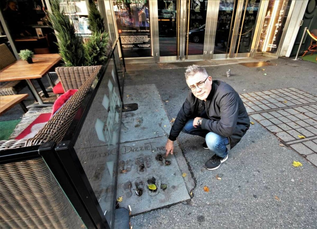 Bjørn Heiseldal direktør ved Chat Noir, gleder seg til byens walk of fame blir synlige igjen. Foto: André Kjernsli