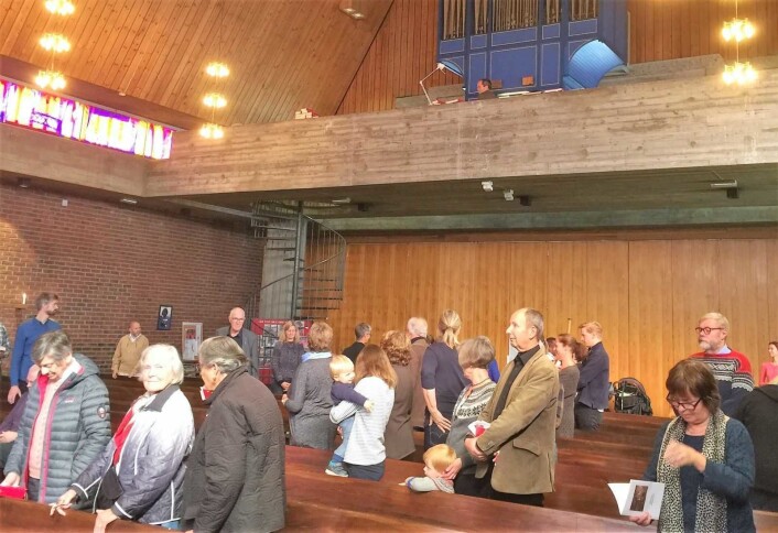 Søndagens gudstjeneste i Lilleborg kirke var godt besøkt. Kanskje kan det ha sammenheng med at menighetens andre kirke, Torshov, er under oppussing. Foto: Kjersti Opstad Søndagens gudstjeneste i Lilleborg kirke var godt besøkt. Kanskje kan det ha sammenheng med at menighetens andre kirke, Torshov, er under oppussing. Foto: Kjersti Opstad