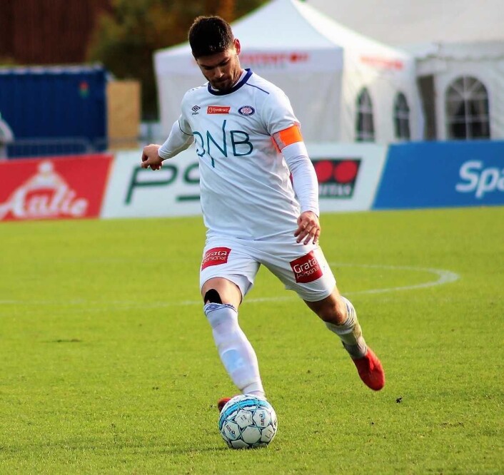 Vålerenga-kaptein Daniel Fredeim Holm fyrte av mot Stabæk. Men Vålerenga fikk det tungt mot bærumslaget som trues av nedrykk fra eliteserien. Foto: Andrè Kjernsli Vålerenga-kaptein Daniel Fredeim Holm fyrte av mot Stabæk. Men Vålerenga fikk det tungt mot bærumslaget som trues av nedrykk fra eliteserien. Foto: Andrè Kjernsli