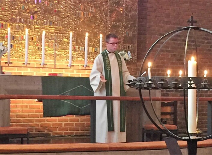 Det er noe i det han preker om. Noe vakkert og naturlig. Noe jeg liker ved det Gaute Granlund sier denne søndagen. Foto: Kjersti Opstad Det er noe i det han preker om. Noe vakkert og naturlig. Noe jeg liker ved det Gaute Granlund sier denne søndagen. Foto: Kjersti Opstad