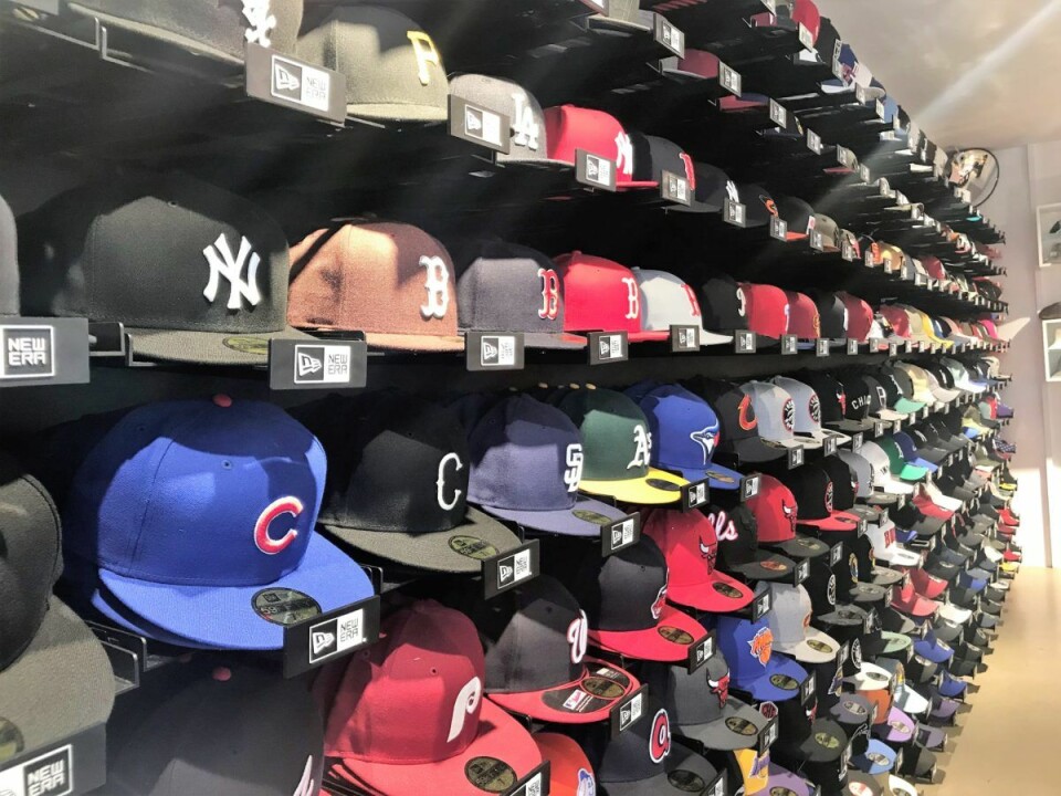 Velg deg et lag og finn deg en hatt. Foto: Naimo Kahiye