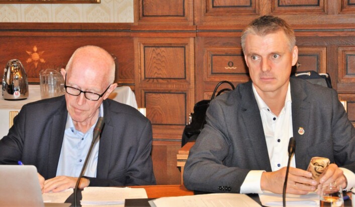 � Jeg holder alle muligheter åpne, men har fortsatt tillit til styreleder Øyvind Christoffersen (til venstre i bildet) og resten av styret i Omsorgsbygg, sier eierskap- og næringsbyråd Kjetil Lund (Ap). Foto: Arnsten Linstad � Jeg holder alle muligheter åpne, men har fortsatt tillit til styreleder Øyvind Christoffersen (til venstre i bildet) og resten av styret i Omsorgsbygg, sier eierskap- og næringsbyråd Kjetil Lund (Ap). Foto: Arnsten Linstad