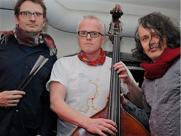 Mingus Schulze Trio består av Stein Viem (til venstre), Håkon Johnsen og Askild Hagen. Foto: Mingus Schulze Trio Mingus Schulze Trio består av Stein Viem (til venstre), Håkon Johnsen og Askild Hagen. Foto: Mingus Schulze Trio