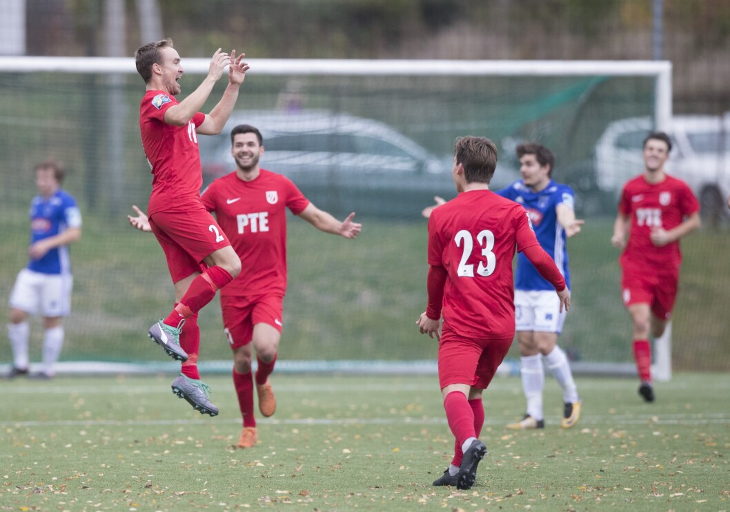Lars-Petter Moss jubler etter frisparket som ga Frigg ledelsen.
Foto: Korsvoll fotball Lars-Petter Moss jubler etter frisparket som ga Frigg ledelsen.
Foto: Korsvoll fotball