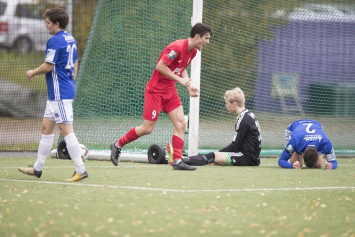 <span class="_5yl5">Korsvolls stopper Stian Divaris Saugnes fortviler etter å ha satt ballen i eget nett. </span>Foto: Korsvoll fotball <span class="_5yl5">Korsvolls stopper Stian Divaris Saugnes fortviler etter å ha satt ballen i eget nett. </span>Foto: Korsvoll fotball