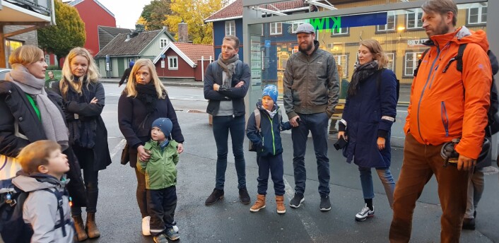Miljø- og samferdselskomitéens leder Eirik Lae Solberg (t.h) og Sunniva Holmås Eidsvoll (nr 2 fra høyre) vil gi barn og unge langs Strømsveien en bedre hverdag. Foto: Christian Boger Miljø- og samferdselskomitéens leder Eirik Lae Solberg (t.h) og Sunniva Holmås Eidsvoll (nr 2 fra høyre) vil gi barn og unge langs Strømsveien en bedre hverdag. Foto: Christian Boger