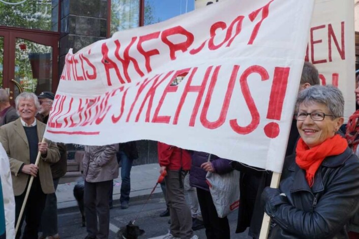 Her demonstrerer foreningen Aker sykehus venner for gjenreising av sykehuset. Men dersom Helse Sør-Øst får gjennomslag for nytt sykehus på Gaustad, er det neppe penger til både å gjenreise Aker og beholde Ullevål sykehus, mener staten. Foto: Christian Boger Her demonstrerer foreningen Aker sykehus venner for gjenreising av sykehuset. Men dersom Helse Sør-Øst får gjennomslag for nytt sykehus på Gaustad, er det neppe penger til både å gjenreise Aker og beholde Ullevål sykehus, mener staten. Foto: Christian Boger