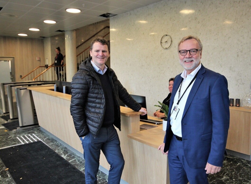 Flertallet av politikerne i bydel Frogner går inn for å støtte Frelsesarmeen Jobben med 800.000 kroner neste år. Bydelsutvalgsleder Jens Jørgen Lie (H) og bydelsdirektør Odd Rune Andersen (til venstre i bildet) i bydel Frogner. Foto: André Kjernsli Flertallet av politikerne i bydel Frogner går inn for å støtte Frelsesarmeen Jobben med 800.000 kroner neste år. Bydelsutvalgsleder Jens Jørgen Lie (H) og bydelsdirektør Odd Rune Andersen (til venstre i bildet) i bydel Frogner. Foto: André Kjernsli