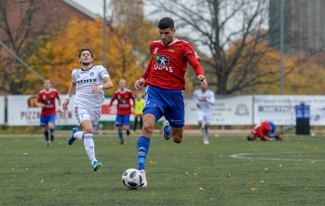 David Tavakolible tomålscoreri sesongens siste hjemmekamp for Skeid etter å ha jobbet hardt i nitti minutter. Foto fra en tidligere kamp: Anders Vindegg David Tavakolible tomålscoreri sesongens siste hjemmekamp for Skeid etter å ha jobbet hardt i nitti minutter. Foto fra en tidligere kamp: Anders Vindegg