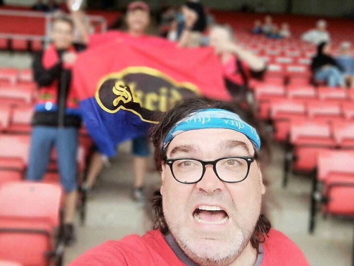 Det ble opprykksfest, riktignok forsinket, for Morten A. Fagerli og de andre Skeidoksene lørdag kveld. Foto: Privat Det ble opprykksfest, riktignok forsinket, for Morten A. Fagerli og de andre Skeidoksene lørdag kveld. Foto: Privat
