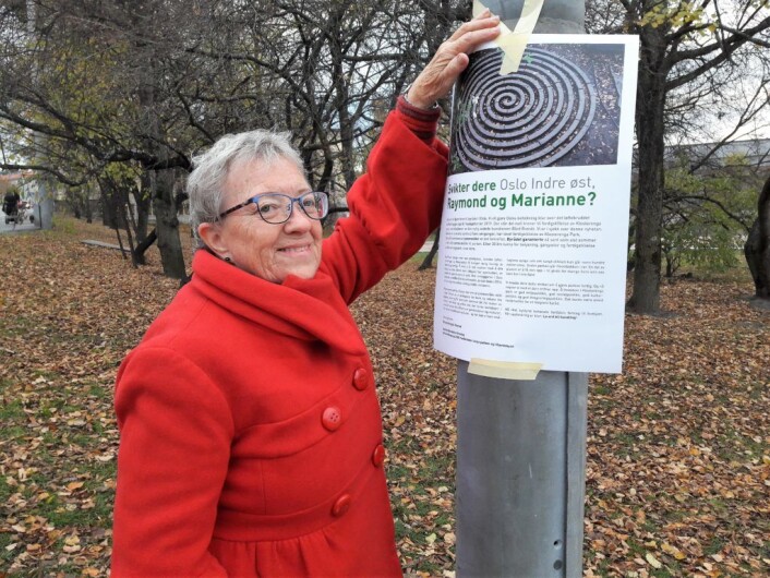 Gerd Bånerud har over 70 års fartstid i parken på Klosterenga. – Da vi var barn og lekte her, gikk det vakter med batonger utenfor fengselsmuren. Kom vi for nær muren, fikk vi kjeft, forteller Bånerud. Foto: Anders Høilund Gerd Bånerud har over 70 års fartstid i parken på Klosterenga. – Da vi var barn og lekte her, gikk det vakter med batonger utenfor fengselsmuren. Kom vi for nær muren, fikk vi kjeft, forteller Bånerud. Foto: Anders Høilund