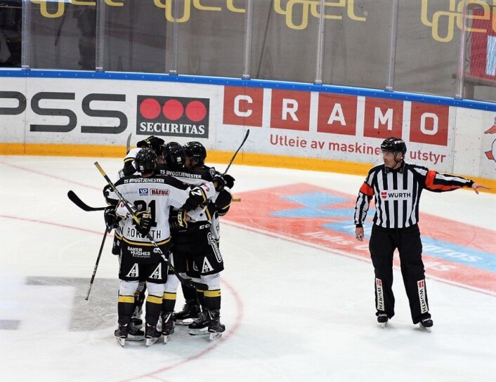 Oillers øker til 2-0. Foto: André Kjernsli Oillers øker til 2-0. Foto: André Kjernsli