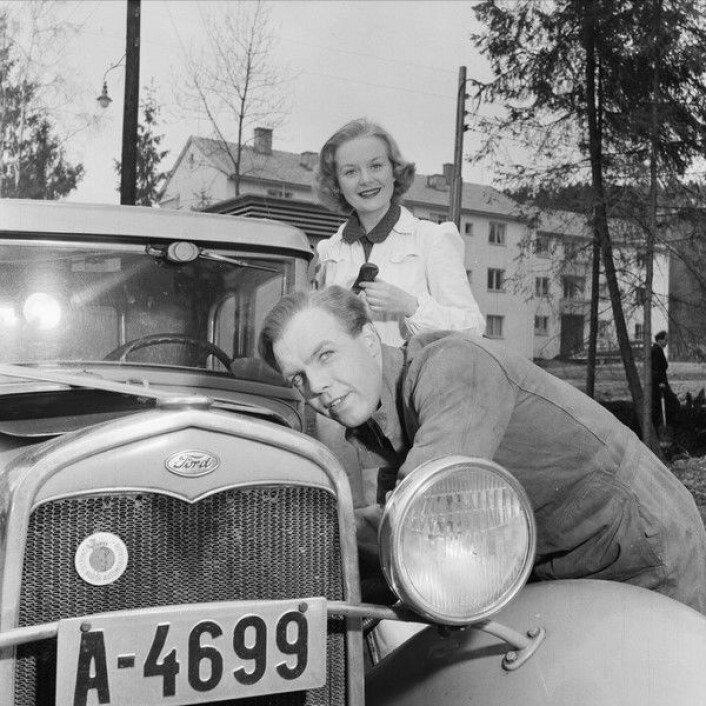 Hjemme hos Randi Kolstad. Bilen er en Ford, modell A 1931. Foto: Leif Ørnelund / Oslo museum Hjemme hos Randi Kolstad. Bilen er en Ford, modell A 1931. Foto: Leif Ørnelund / Oslo museum