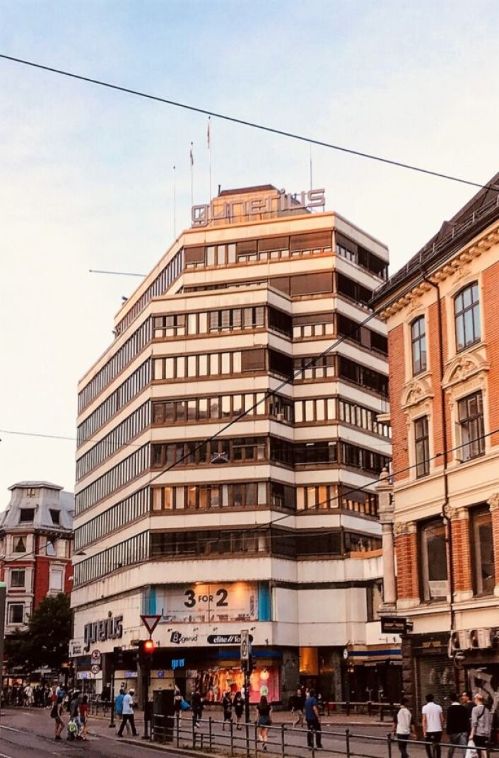 Dagens Gunerius-bygg ble designet av arkitekt Jarle Berg i 1971 og utvidet av Olav Thon i 1992. Foto: Geir Rognlien Elgvin Dagens Gunerius-bygg ble designet av arkitekt Jarle Berg i 1971 og utvidet av Olav Thon i 1992. Foto: Geir Rognlien Elgvin