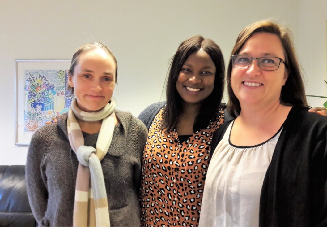 Overlege Margrethe Stensson (tv), spesialsykepleier Mariam Kabia sammen med teamleder Janette Reiersen (th) i det nystartede FACT-teamet for eldre i bydelene Frogner og Grünerløkka. Foto: Anders Høilund Overlege Margrethe Stensson (tv), spesialsykepleier Mariam Kabia sammen med teamleder Janette Reiersen (th) i det nystartede FACT-teamet for eldre i bydelene Frogner og Grünerløkka. Foto: Anders Høilund