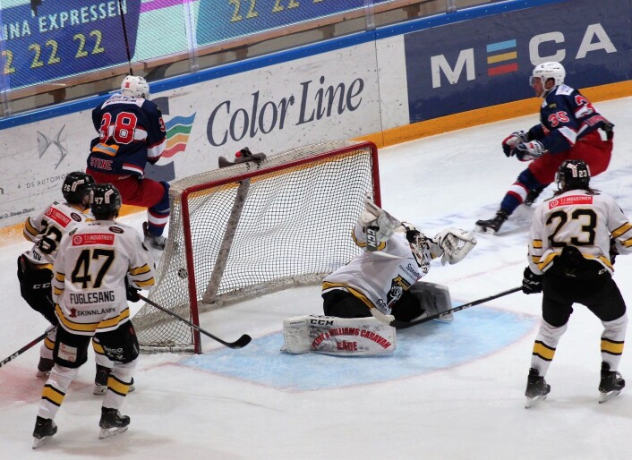 Martin Laumann Ylven, nr 35, kan konstantere at han har doblet VIF-ledelsen til 2-0. Foto: André Kjernsli Martin Laumann Ylven, nr 35, kan konstantere at han har doblet VIF-ledelsen til 2-0. Foto: André Kjernsli